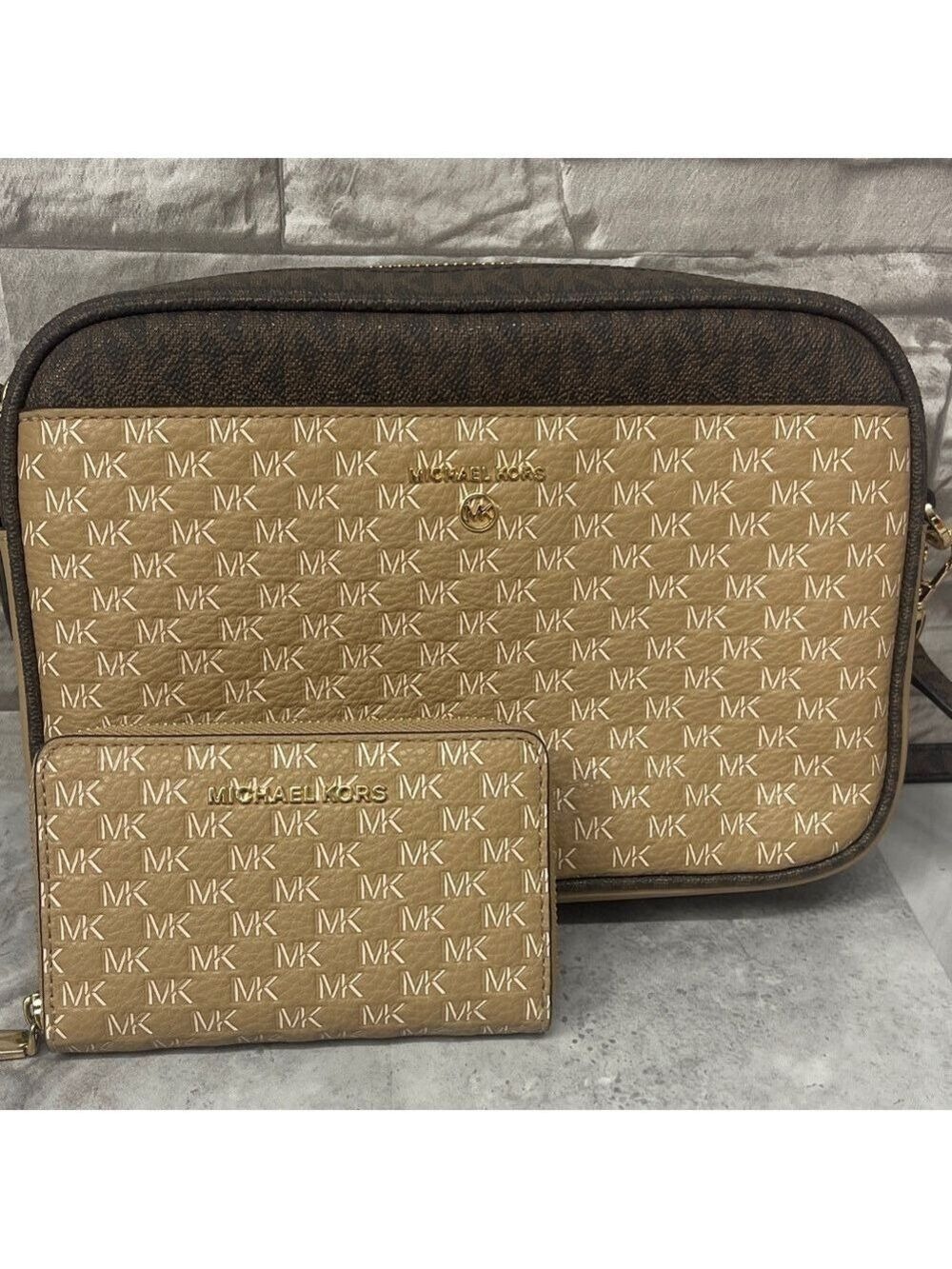 Michael Kors Large Charm Camera Crossbody Bag & Matching Wallet Set Camel/Brown - Picture 3 of 12